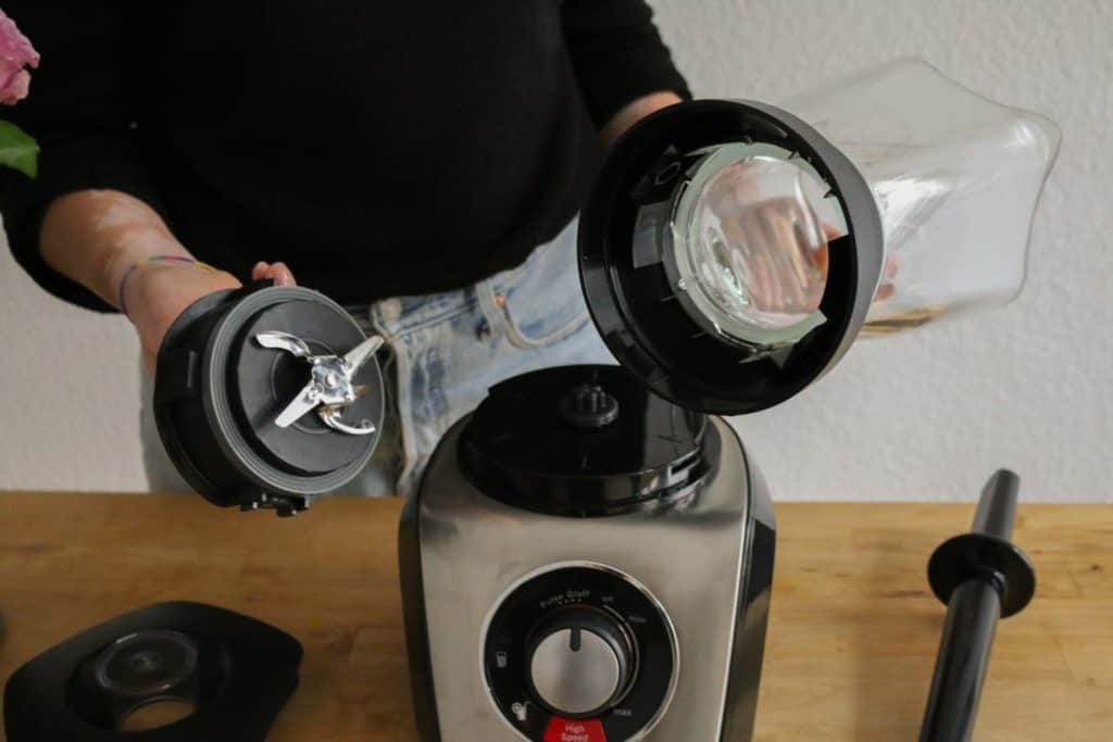 Die Zubehörteile des Bosch SilentMixx Pro Standmixers