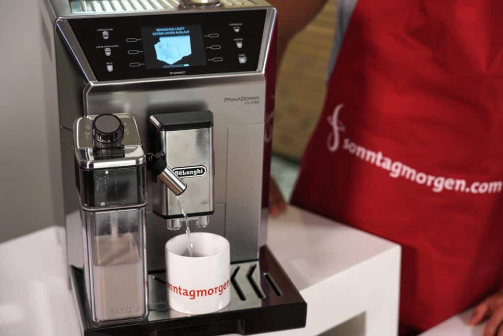 DeLonghi PrimaDonna Class - Heißwasserbezug