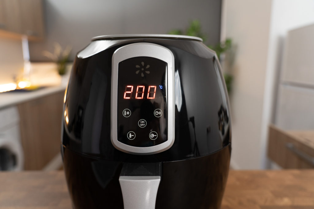 Temperatureinstellung des Emerio Smart Fryers zeigt 200 Grad Celsius an
