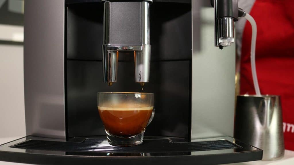 Espressobezug aus dem Jura E8 Kaffeevollautomaten