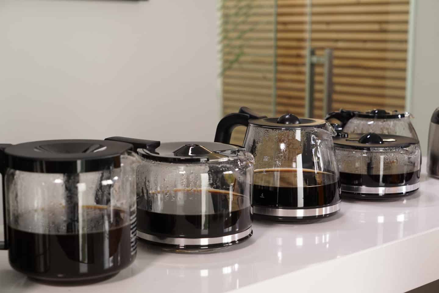 Die ideale Kaffeemaschine für Unternehmen: Kaffeemenge, -spezialitäten & Beschaffung