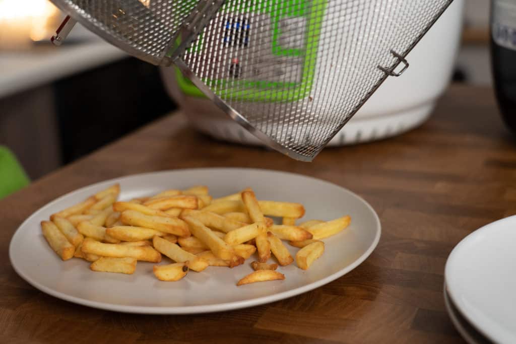 Klarstein VitAir Turbo - Fertige Pommes auf Teller