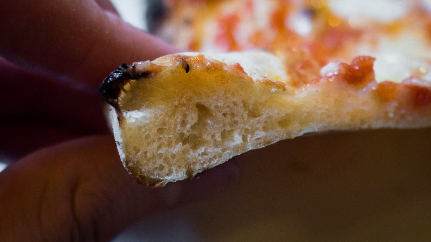 pizza cornicione neapel