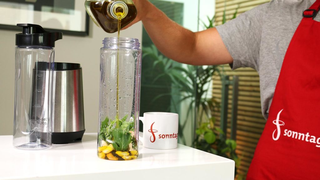 Russel Hobbs Mix&Go mit Oel befuellen